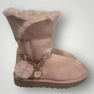 Women’s Ugg Classic Short Charm boots size 5